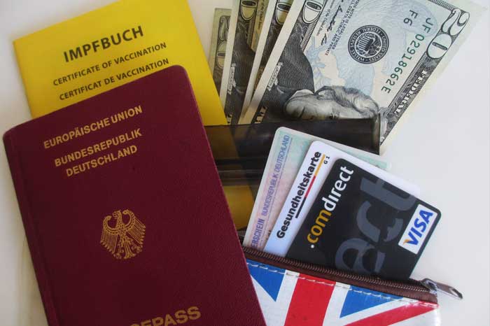 Weltreise Packliste: Reisepass, Geld, Kreditkarte