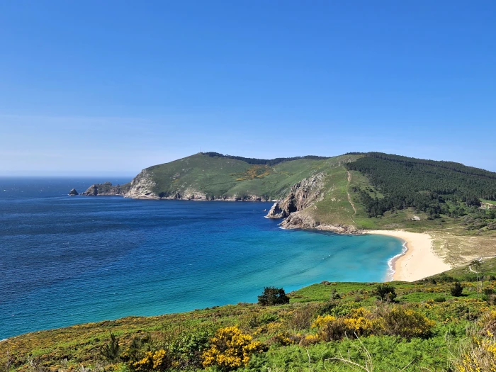 galicien-fisterra-praia-mar-de-fora traumstrand in grüner natur spanien