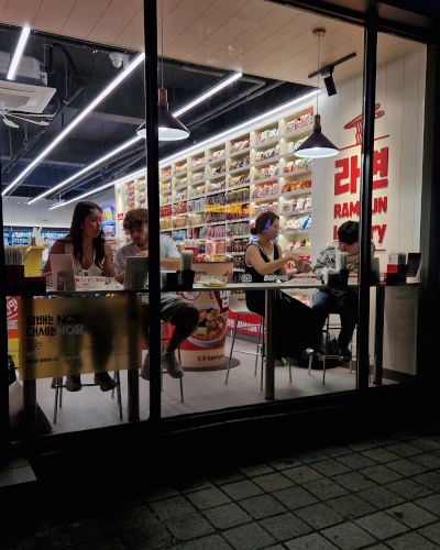 seoul-hongdae-ramyun-library